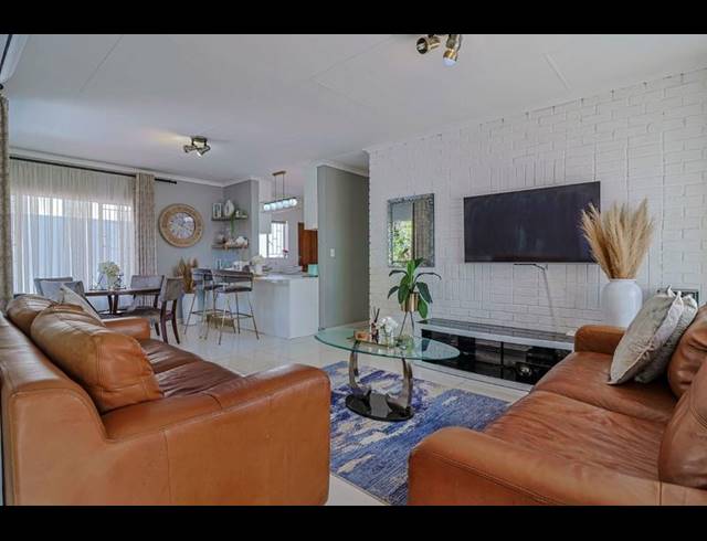 2 BEDROOM TOWNHOUSE FOR SALE IN MAYBERRY PARK